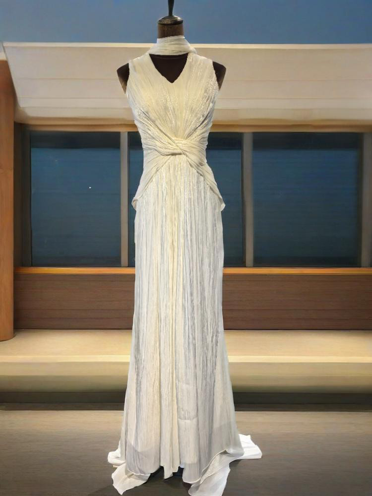 素敵  ハーネス  ボックスプリーツ  V ネック ウェディングドレス   長いストリング 撮影 花嫁 演奏会K11