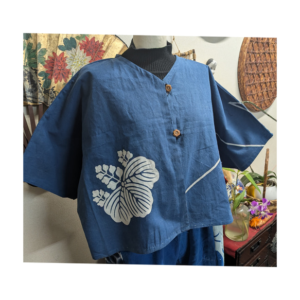 風呂敷（古布）の前開きベスト　　　　古布リメイク 1枚目の画像