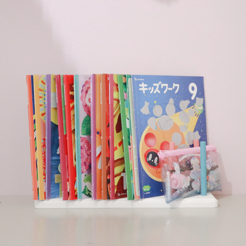 斜め差し絵本棚 本棚・絵本棚・マガジンラック なんもの家具 通販