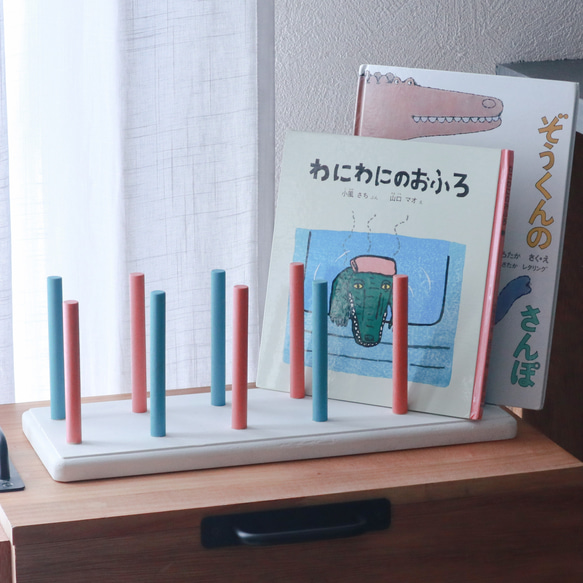 Creema ハンドメイド　絵本棚 斜め差し絵本棚 本棚・絵本棚・マガジンラック なんもの家具 通販