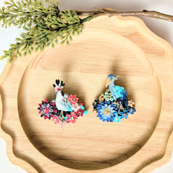 仲良し文鳥さんとお花のリングブローチ。つまみ細工。 ブローチ さゆう