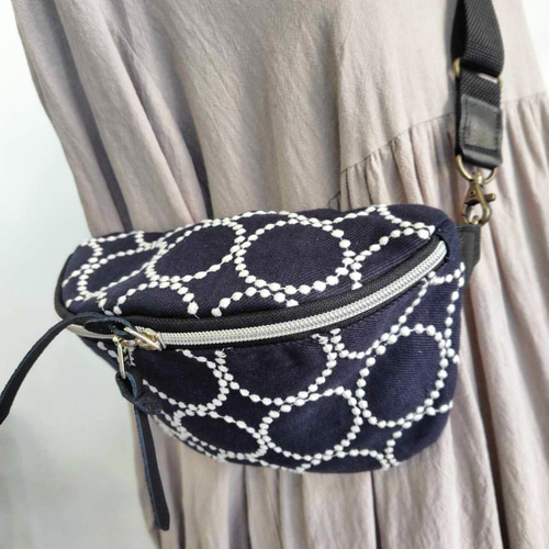 ミナペルホネン/tambourine タンバリンネイビー×白/ボディーバッグ黒 送料無料】ミナペルホネン/tambourine タンバリンネイビー×白