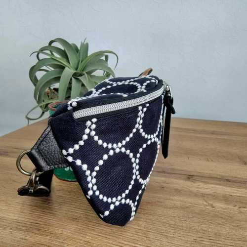 ミナペルホネン/tambourine タンバリンネイビー×白/ボディー