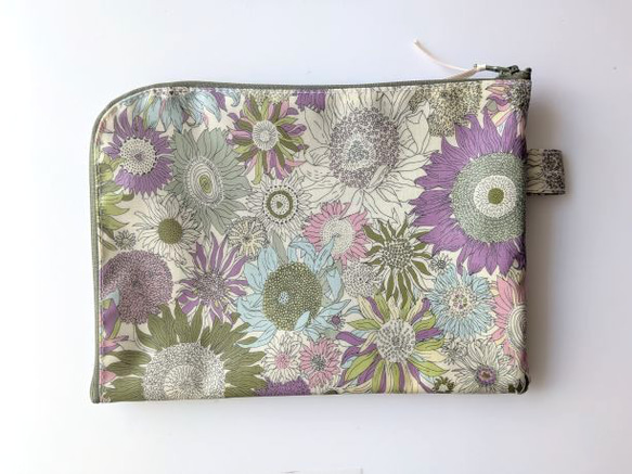 仕切り付きB6　L字ファスナー　クリアポーチ　スモールスザンナ　リバティ　ラミネート　♡大小さまざまなひまわり 2枚目の画像