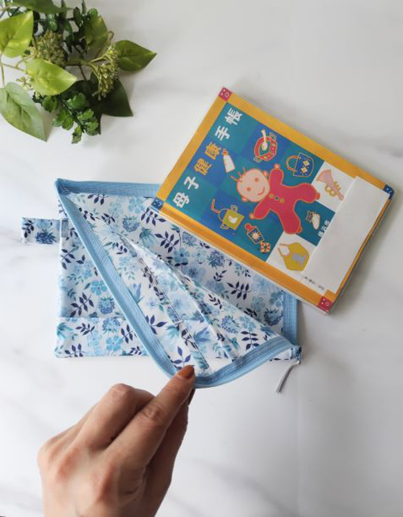 仕切り付きB6　L字ファスナー　クリアポーチ　スモールスザンナ　リバティ　ラミネート　♡大小さまざまなひまわり 8枚目の画像