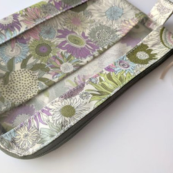 仕切り付きB6　L字ファスナー　クリアポーチ　スモールスザンナ　リバティ　ラミネート　♡大小さまざまなひまわり 4枚目の画像