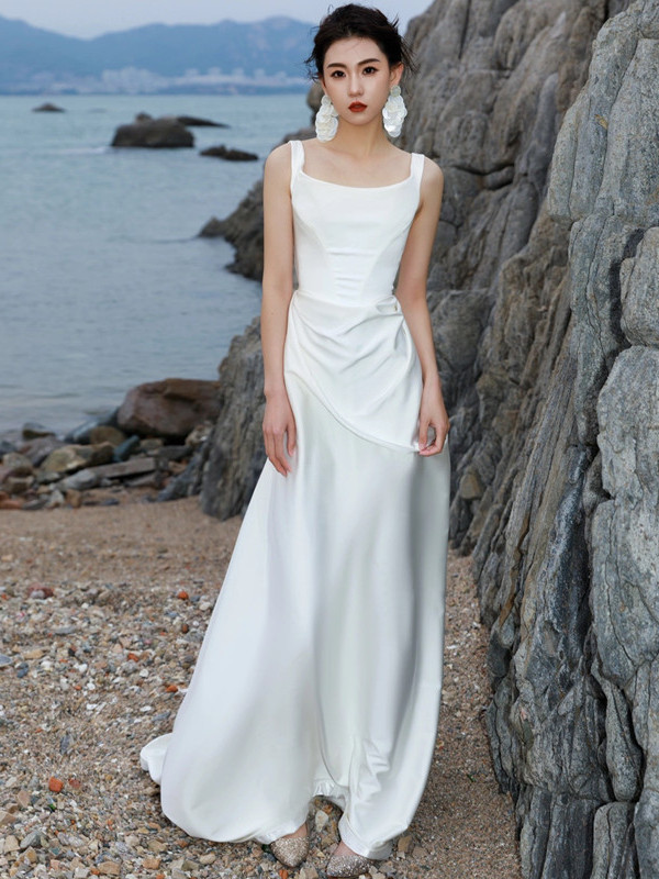 ノースリーブ ウェディングドレス サテン 白 シンプル トレーン 結婚式 花嫁 前撮り パーティー 披露宴 k628