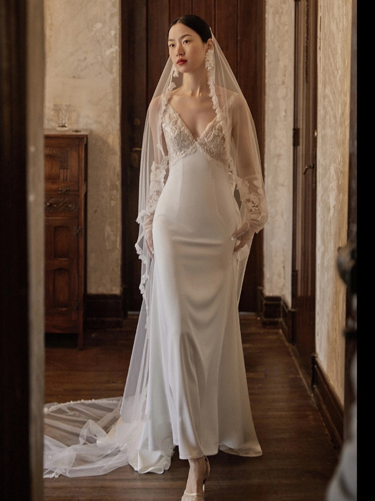 Vネック レース ウェディングドレス サテン 白 シンプル トレーン 結婚式 花嫁 前撮り パーティー 披露宴 k623