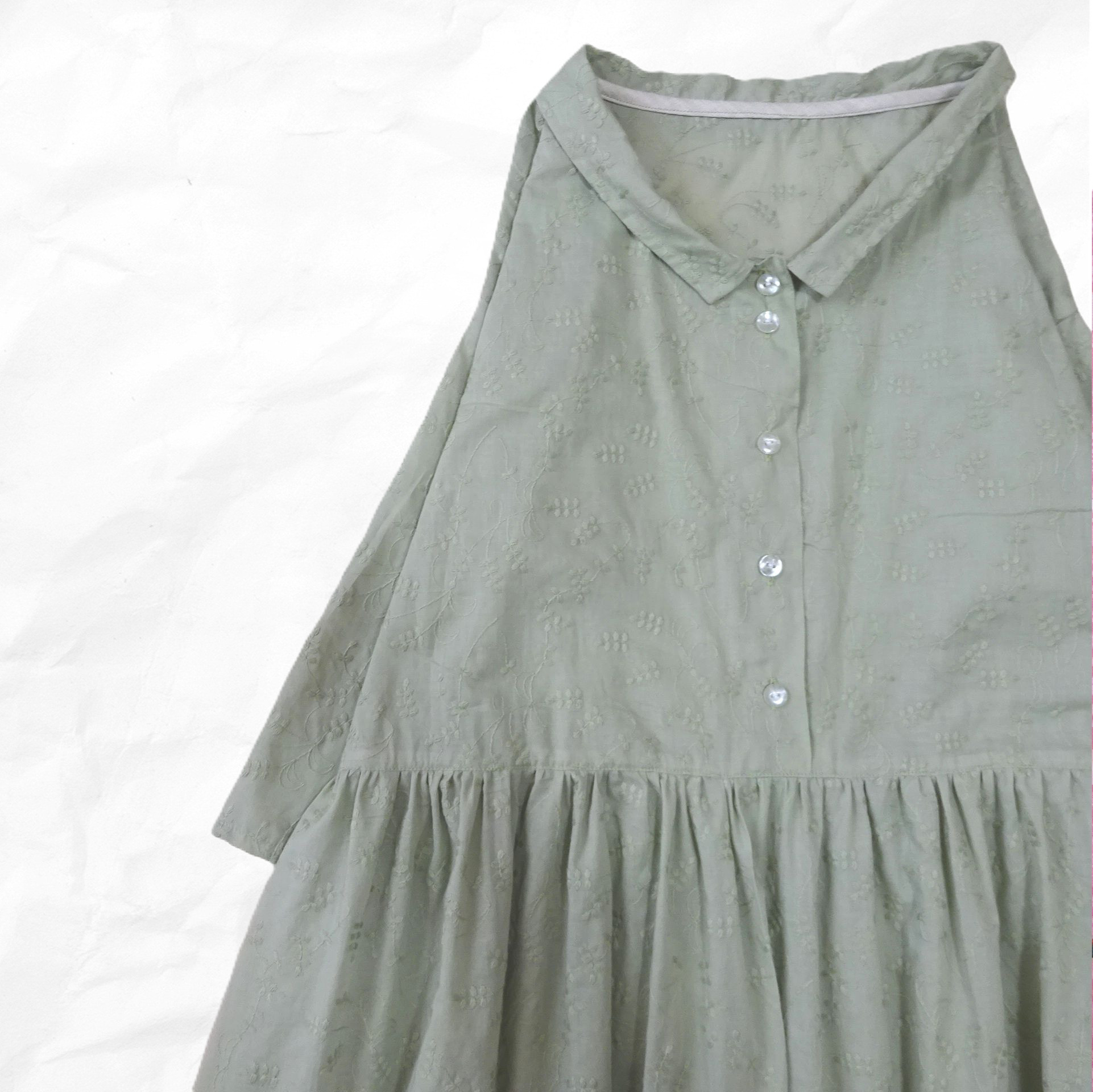 総刺繍　若葉色　ちび襟　ギャザーワンピース