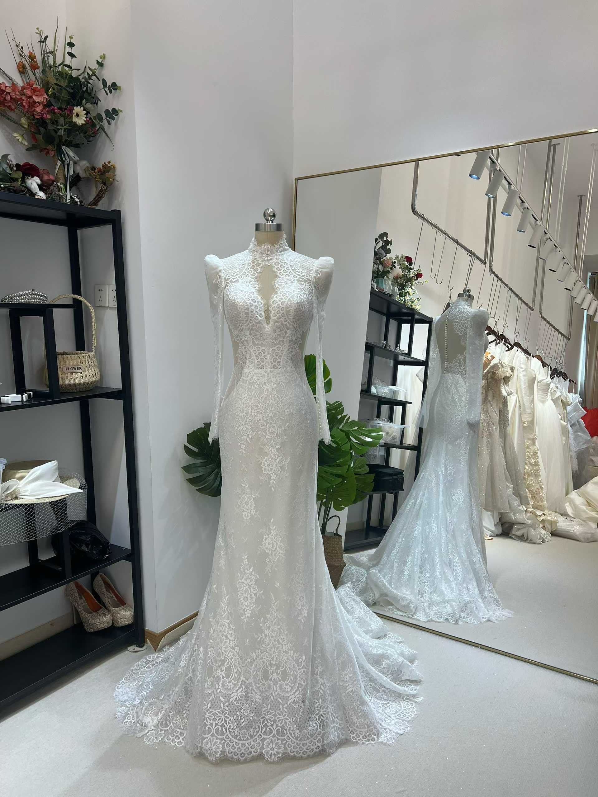 送料無料！ウェディングドレス マーメイドライン ロングスリーブ 贅沢な総レース エレガント セクシー 結婚式