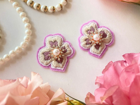 bon bon Smoky pink【刺繍アクセサリー/薔薇/プチギフト/プレゼント/和装/クリスマス】 2枚目の画像