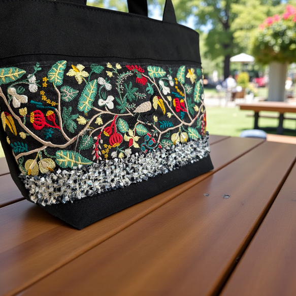 【Creema限定】鳥とお花のクリスマスカラー/インド刺繍×帆布/トートバッグ＆ポーチセット 9枚目の画像