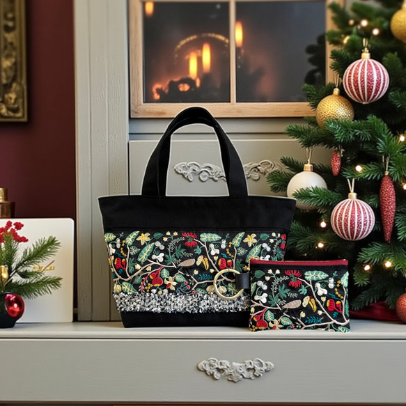 【Creema限定】鳥とお花のクリスマスカラー/インド刺繍×帆布/トートバッグ＆ポーチセット 1枚目の画像