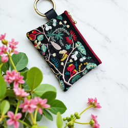 鳥とお花/インド刺繍×帆布◆カラビナ付きフラットポーチ/マルチケース 5枚目の画像