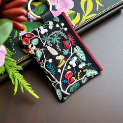 鳥とお花/インド刺繍×帆布◆カラビナ付きフラットポーチ/マルチケース 1枚目の画像