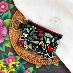 鳥とお花/インド刺繍×帆布◆カラビナ付きフラットポーチ/マルチケース 4枚目の画像