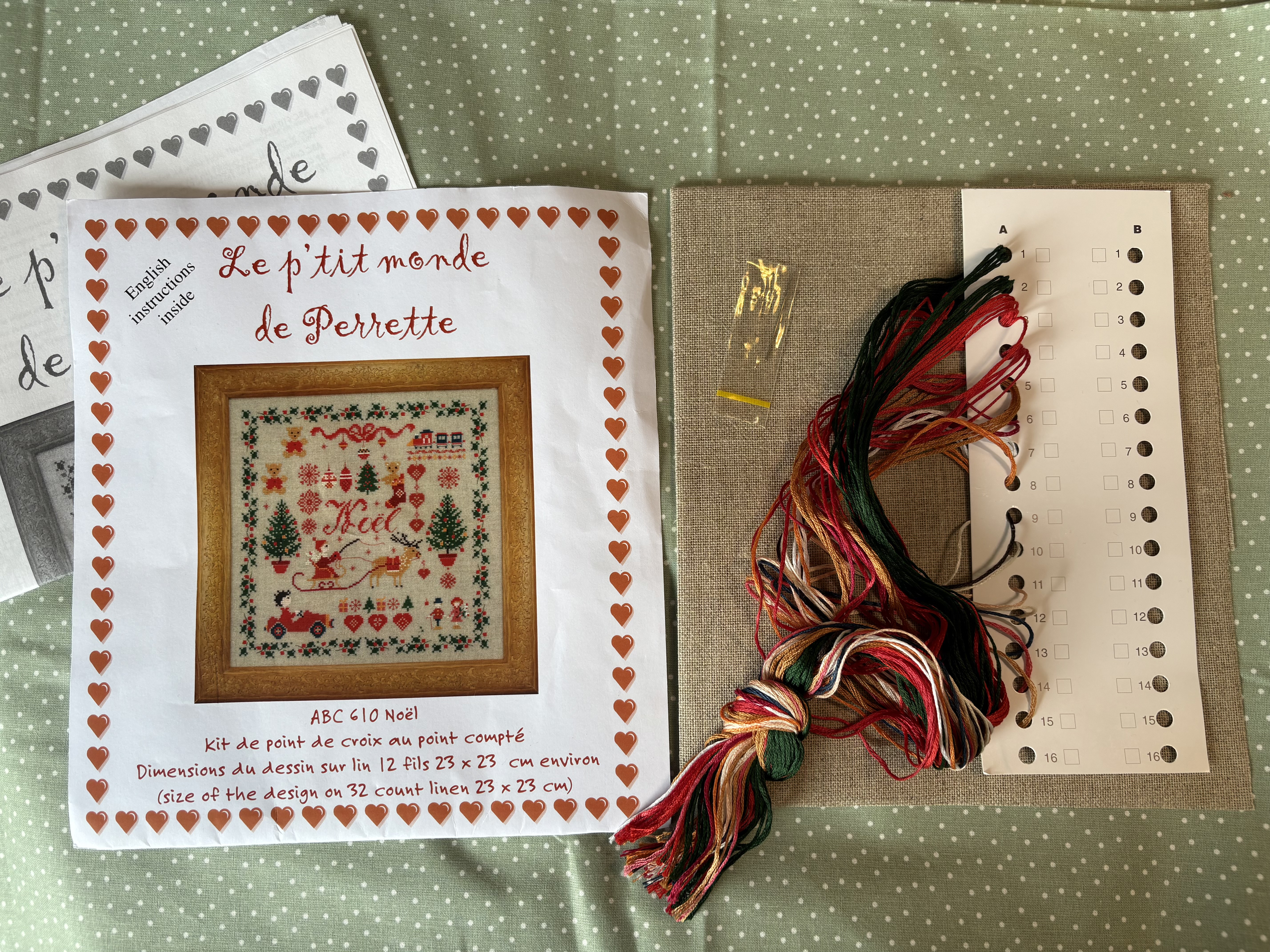 新入荷！クリスマスキット！『DMC製  刺しゅうキット クリスマス　生成り地』～図案・刺しゅう糸・布・針セット～