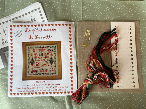新入荷！クリスマスキット！『DMC製  刺しゅうキット クリスマス　生成り地』～図案・刺しゅう糸・布・針セット～ 1枚目の画像