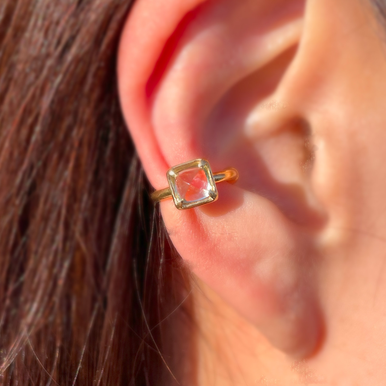 痛くないイヤーカフ　スクエア型トパーズ　上品　おしゃれ　片耳用　ゴールド