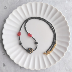 金アレ対応~チェコビーズのネックレス(47cm:ブラック)「creema限定」 3枚目の画像