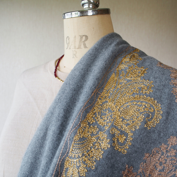 【豪華で繊細な刺繍】ブランケットショール・ペイズリー柄GY 8枚目の画像