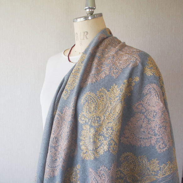 【豪華で繊細な刺繍】ブランケットショール・ペイズリー柄GY 2枚目の画像