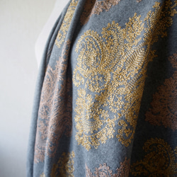 【豪華で繊細な刺繍】ブランケットショール・ペイズリー柄GY 3枚目の画像