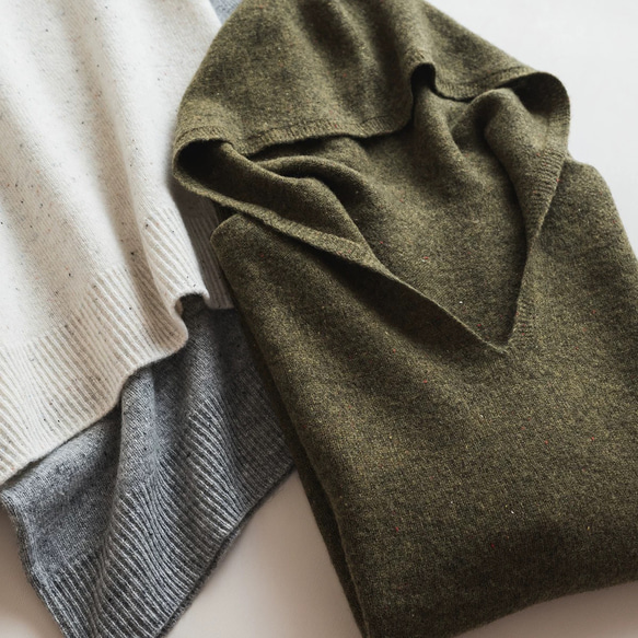◇4color【柔らか フード 無縫製 シームレス ニット ウール100%】長袖 T-00011 2枚目の画像
