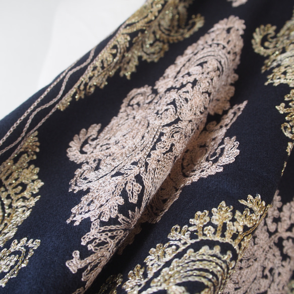 【豪華で繊細な刺繍】ブランケットショール・ペイズリー柄BK 3枚目の画像