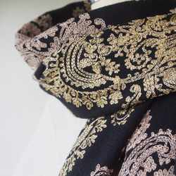 【豪華で繊細な刺繍】ブランケットショール・ペイズリー柄BK 7枚目の画像