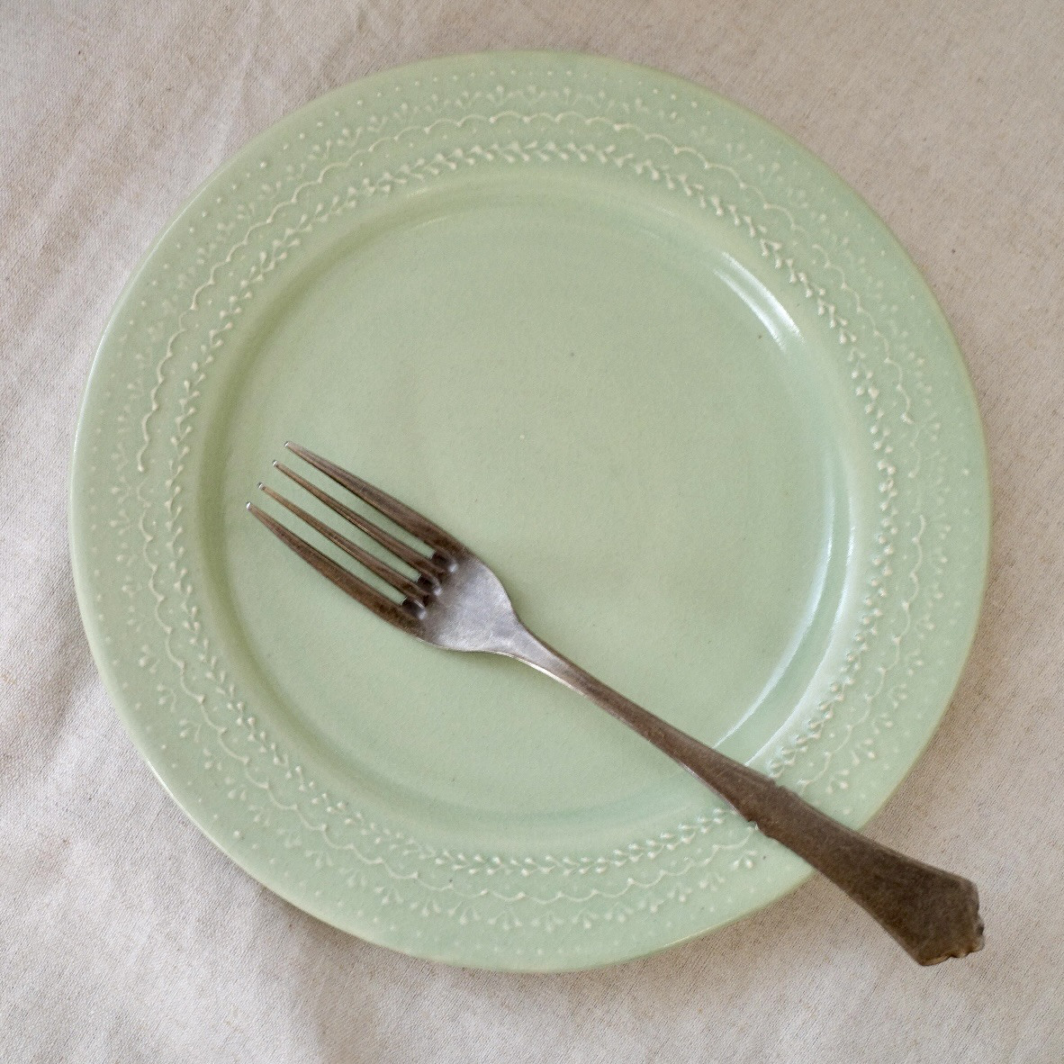 いっちんのリム皿｜プレート｜ケーキ皿｜パン皿｜20cm｜6寸皿・7寸皿｜陶器｜浅緑色｜うすい緑色