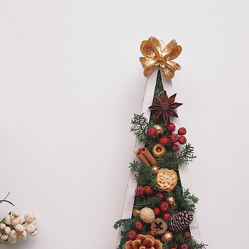 クリスマスツリー風壁飾り ウッドフレーム / プリザーブドフラワー