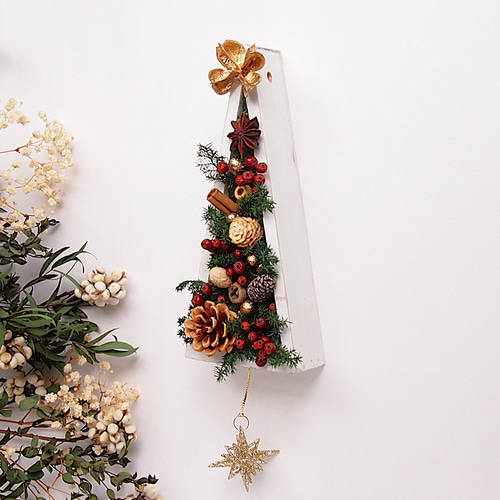クリスマスツリー風壁飾り ウッドフレーム / プリザーブドフラワー