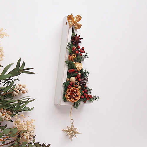 クリスマスツリー風壁飾り ウッドフレーム / プリザーブドフラワー