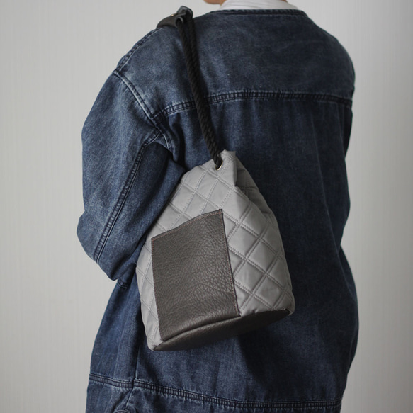 本革ポケットの2wayキルトバッグ キルティング ナイロンオックス 軽量 バケットバッグ かるいかばん O-384 12枚目の画像