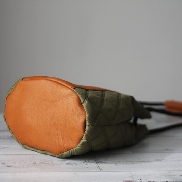 本革ポケットの2wayキルトバッグ キルティング ナイロンオックス 軽量 バケットバッグ かるいかばん O-384 8枚目の画像