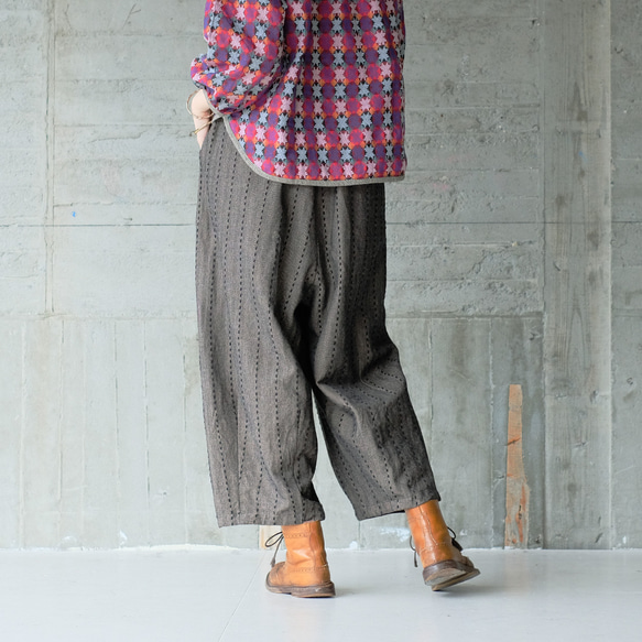 秋冬の本命ボトム◎ヘリンボーン柄ハンドステッチバルーンパンツ（25w-11）チャコール 2枚目の画像