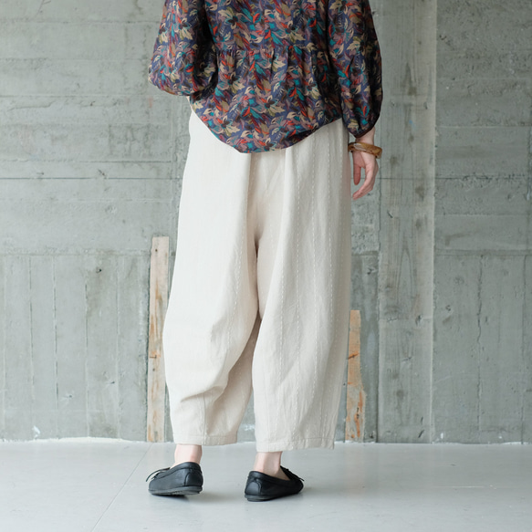 秋冬の本命ボトム◎ヘリンボーン柄ハンドステッチバルーンパンツ（25w-11）オフホワイト 3枚目の画像