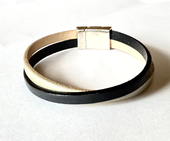 【ヨーロッパ製　本革　シャンパンゴールド・ダークネイビー　2色　ブレスレット】幅　５ｍｍ　マグネット留め　　幅広 7枚目の画像