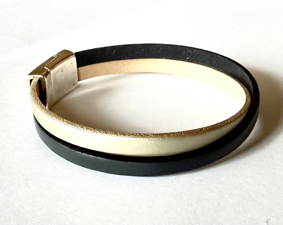 【ヨーロッパ製　本革　シャンパンゴールド・ダークネイビー　2色　ブレスレット】幅　５ｍｍ　マグネット留め　　幅広 3枚目の画像