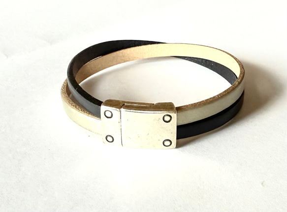 【ヨーロッパ製　本革　シャンパンゴールド・ダークネイビー　2色　ブレスレット】幅　５ｍｍ　マグネット留め　　幅広 2枚目の画像