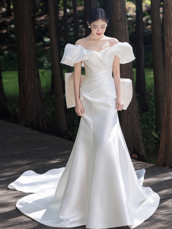 リボン ウェディングドレス オフショルダー トレーン サテン 白 結婚式 花嫁 前撮り パーティー 披露宴 k593