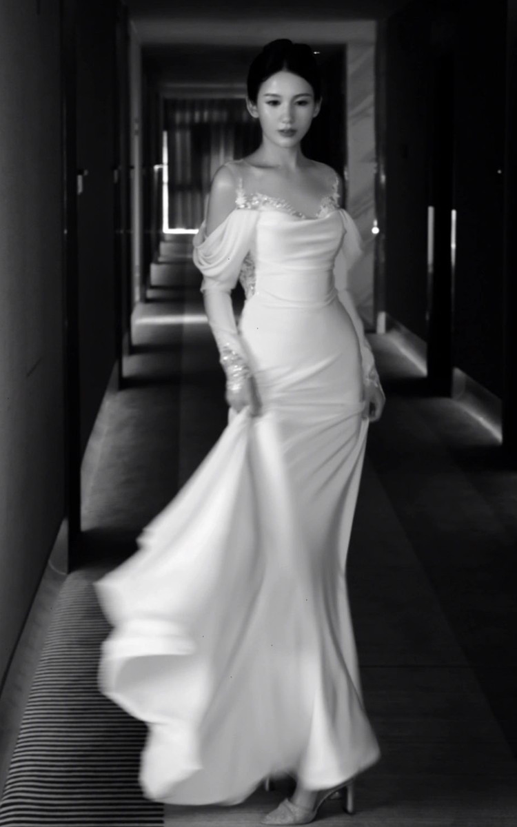 長袖 ウェディングドレス トレーン レース サテン 白 シンプル 結婚式 花嫁 前撮り パーティー 披露宴 k573