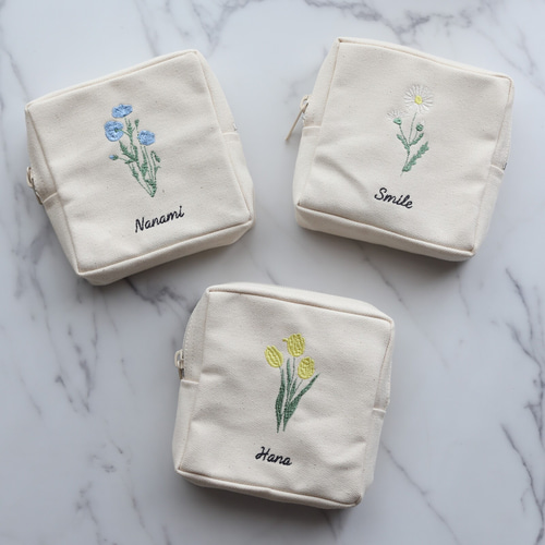 お花 名入れ刺繍スクエアポーチ｜サニタリー・コスメ・小物入れ｜お花