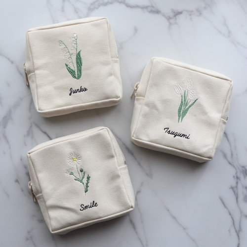 お花 名入れ刺繍スクエアポーチ｜サニタリー・コスメ・小物入れ｜お花