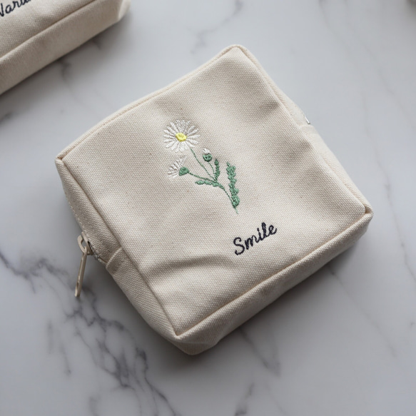 お花15種【フラワー刺繍 スクエアポーチ】スクエアポーチ 正方形 ミニポーチ 名入れ 名前入れ 6枚目の画像