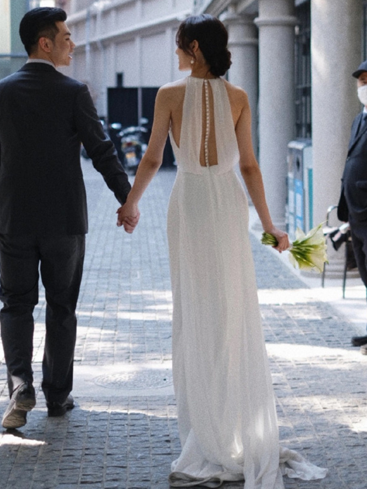 ノースリーブ ウェディングドレス トレーン サテン 白 シンプル 結婚式 花嫁 前撮り パーティー 披露宴 k517