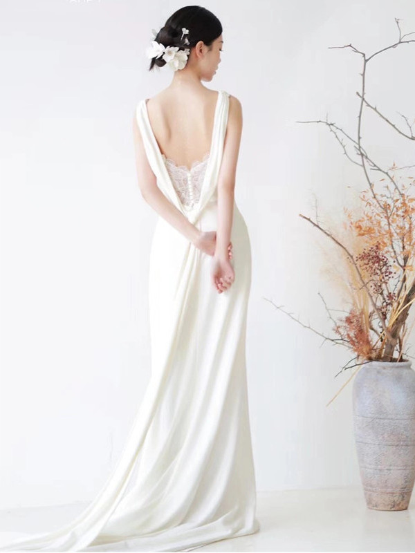 トレーン ウェディングドレス サテン 白 シンプル 結婚式 花嫁 前撮り パーティー 披露宴 k494