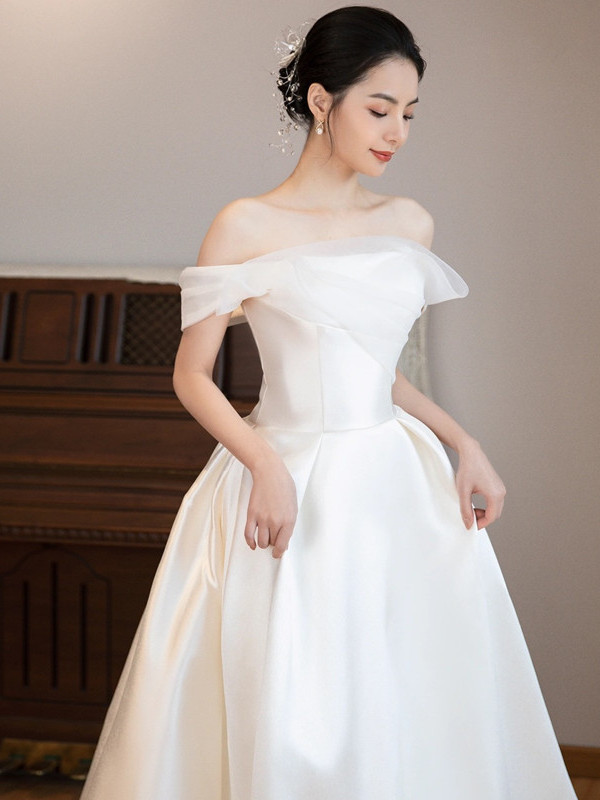 オフショルダー トレーン ウェディングドレス サテン 白 シンプル 結婚式 花嫁 前撮り パーティー 披露宴 k487