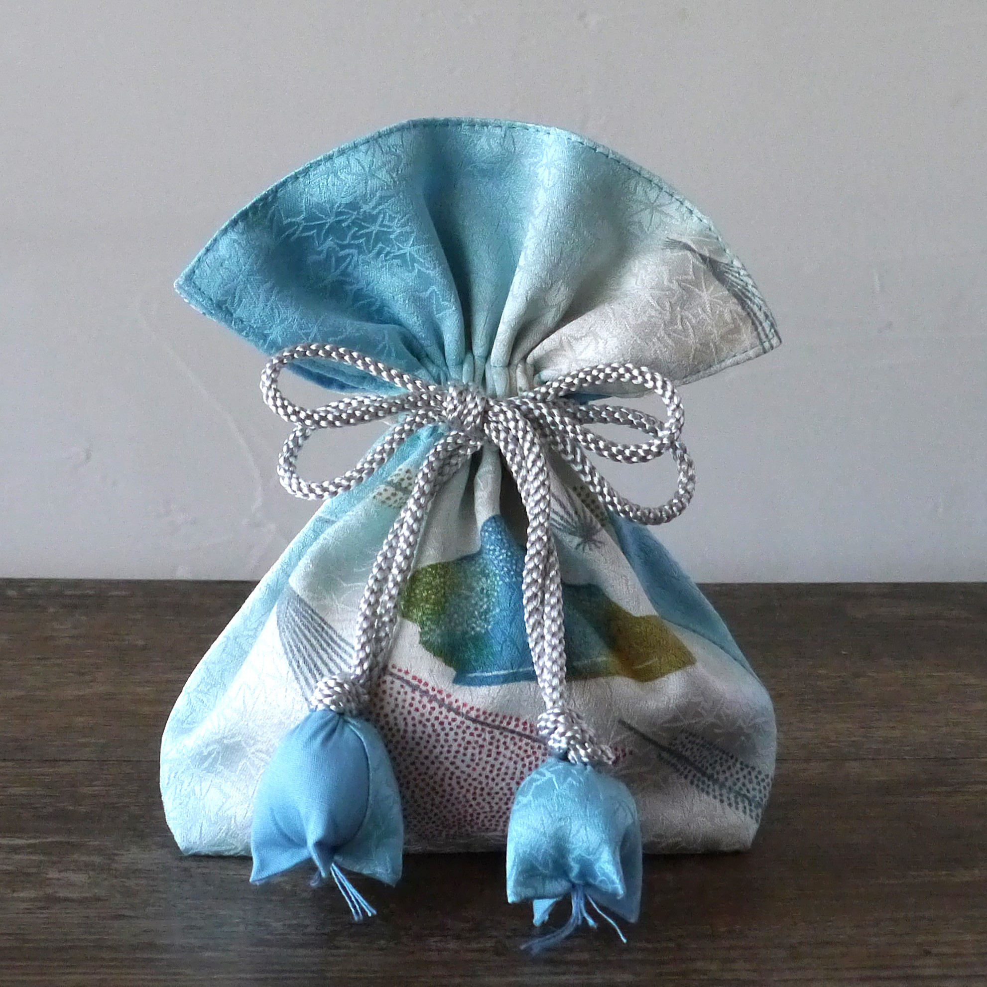 着物　絹　巾着袋　扇文　幸せを幸せを呼ぶFUGURO　プレミアム　シルク